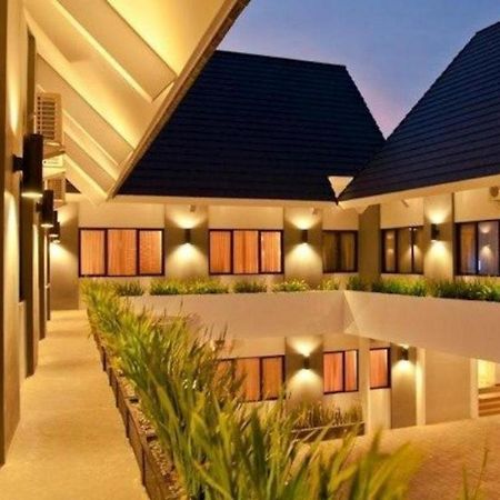 Maesa Hotel Ponorogo Eksteriør billede