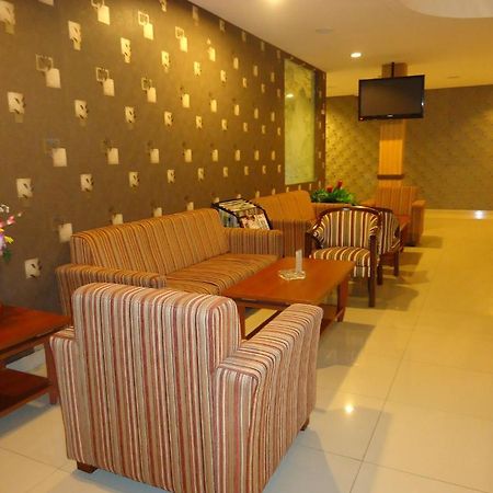 Maesa Hotel Ponorogo Eksteriør billede