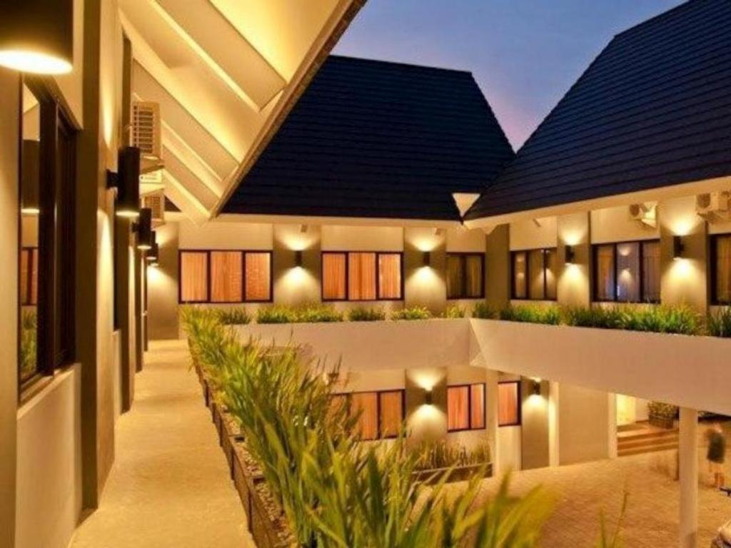 Maesa Hotel Ponorogo Eksteriør billede
