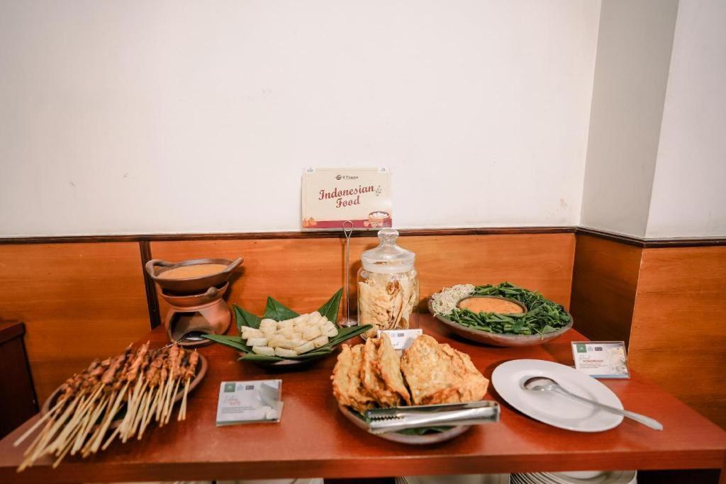 Maesa Hotel Ponorogo Eksteriør billede