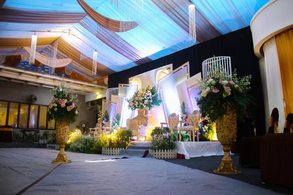 Maesa Hotel Ponorogo Eksteriør billede