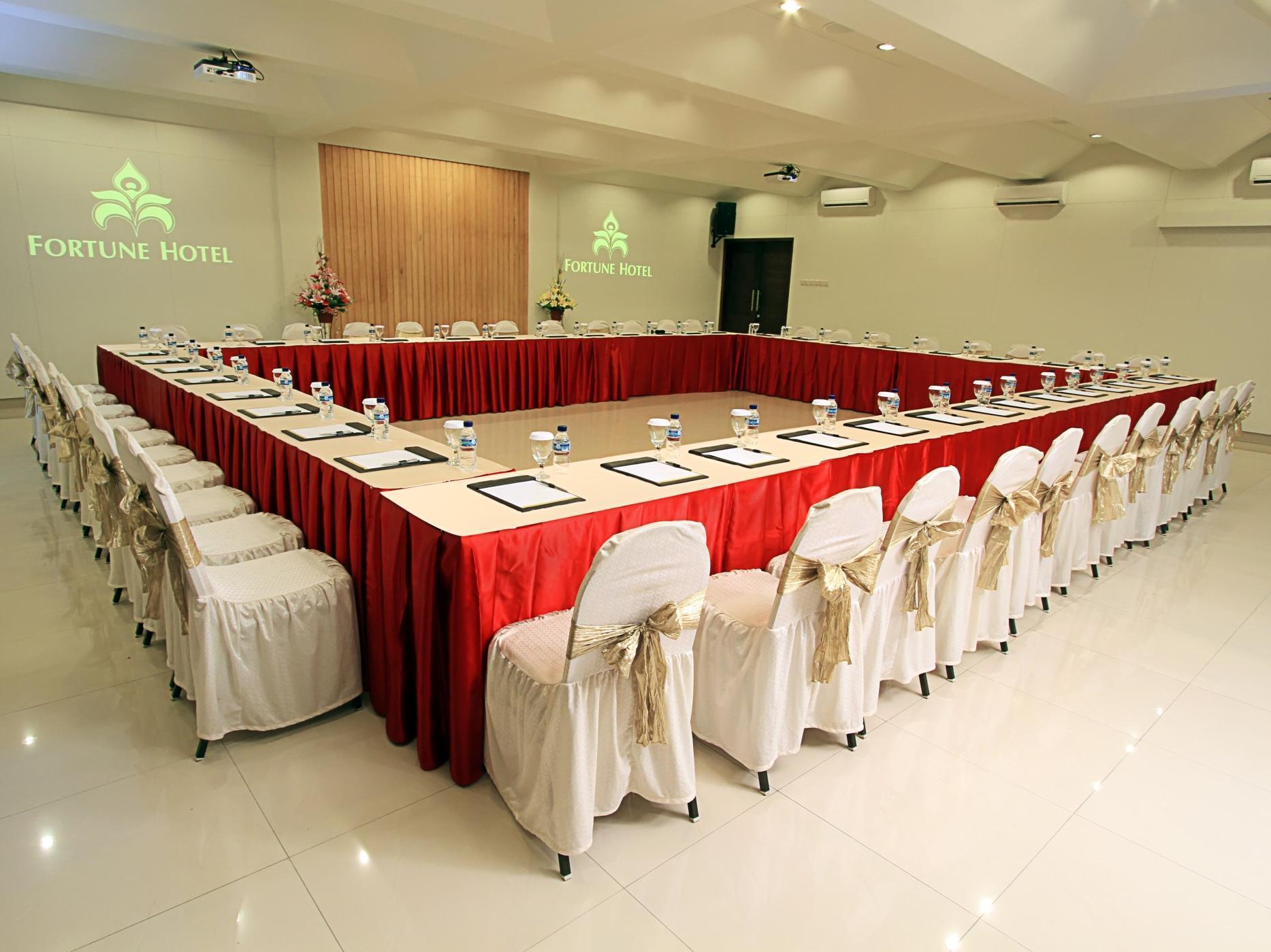 Maesa Hotel Ponorogo Eksteriør billede