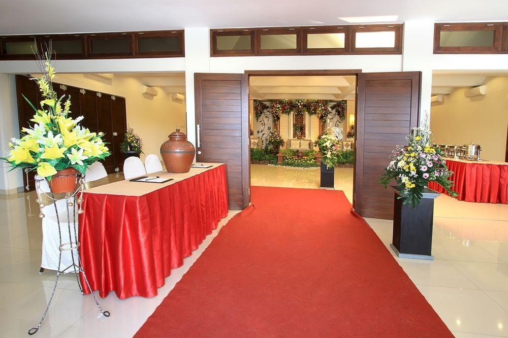 Maesa Hotel Ponorogo Eksteriør billede