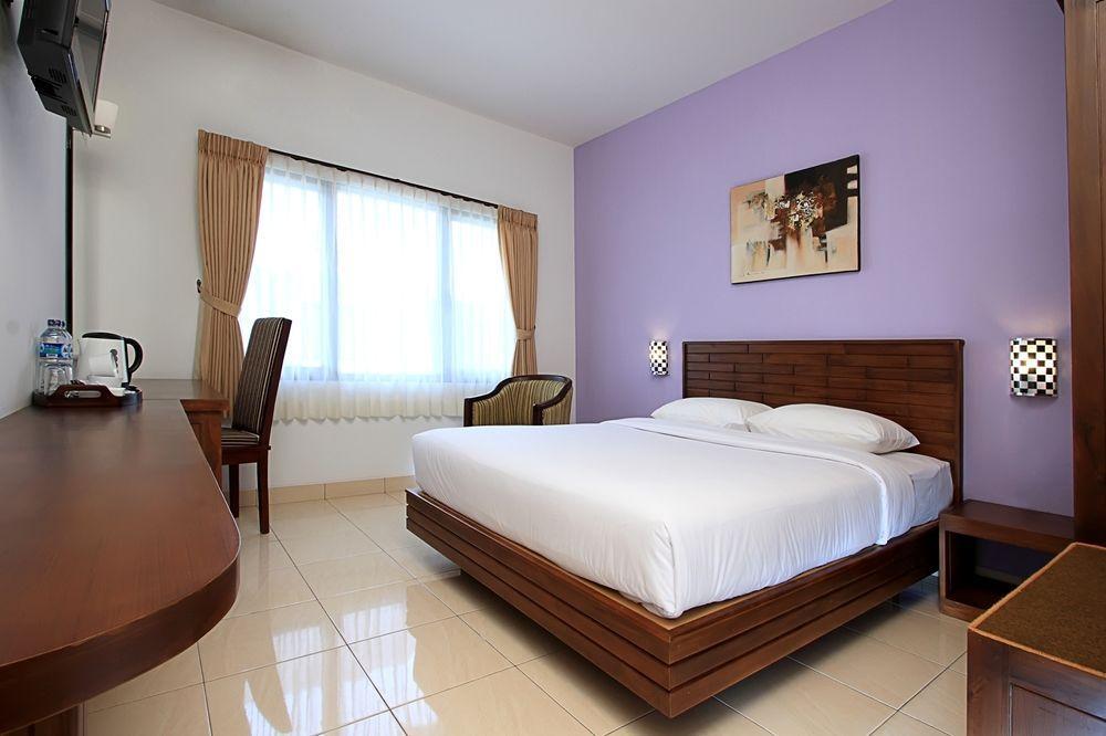 Maesa Hotel Ponorogo Eksteriør billede