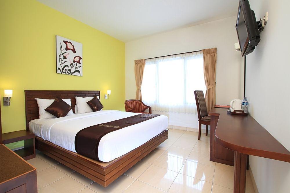 Maesa Hotel Ponorogo Eksteriør billede
