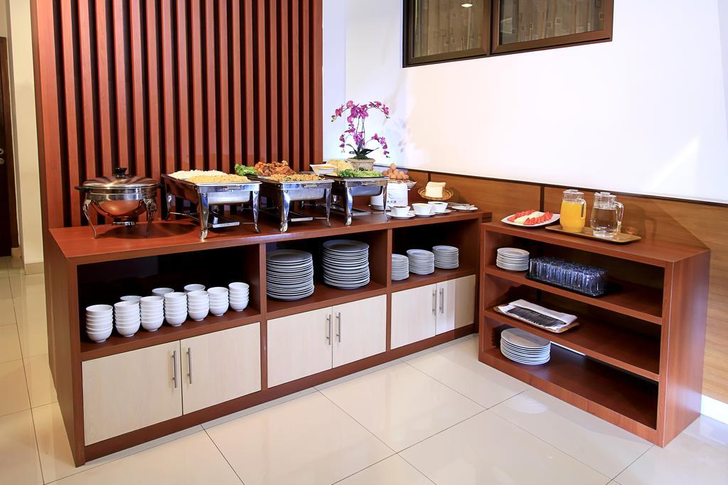 Maesa Hotel Ponorogo Eksteriør billede