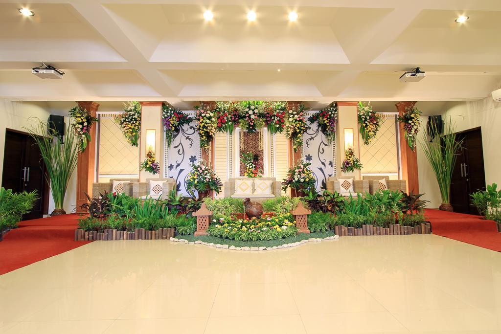 Maesa Hotel Ponorogo Eksteriør billede