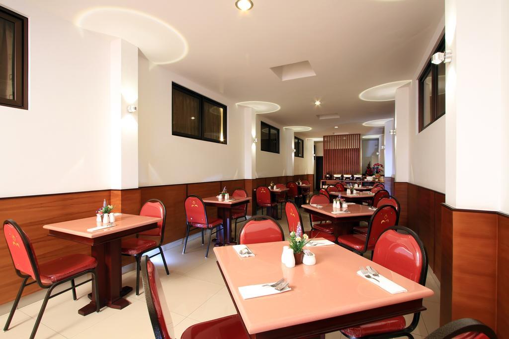 Maesa Hotel Ponorogo Eksteriør billede