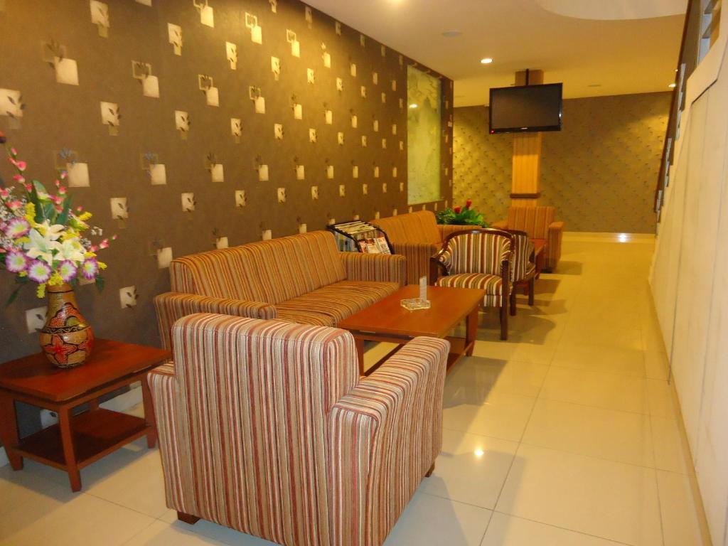 Maesa Hotel Ponorogo Eksteriør billede