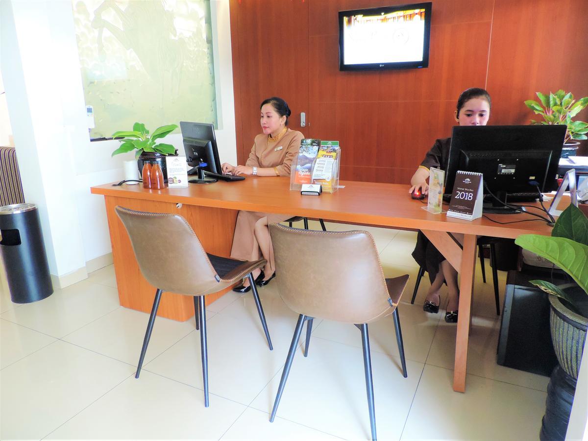 Maesa Hotel Ponorogo Eksteriør billede