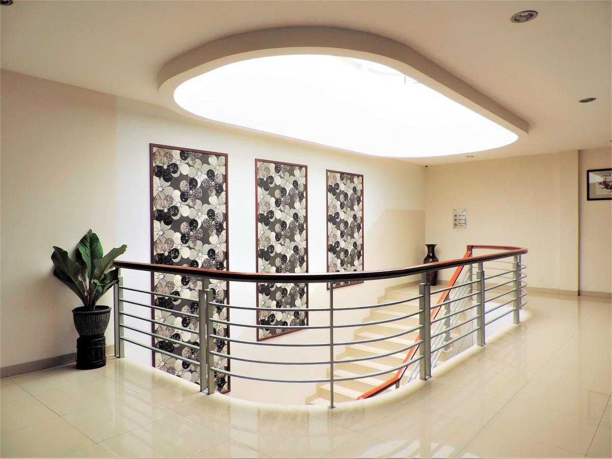 Maesa Hotel Ponorogo Eksteriør billede
