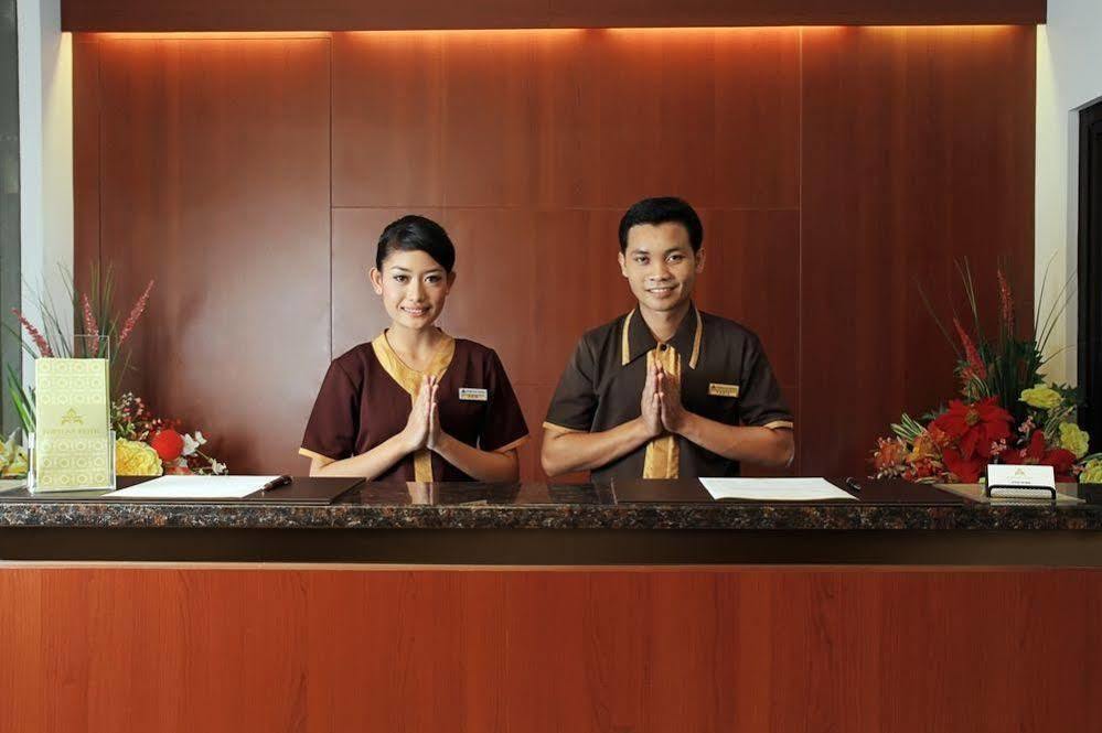 Maesa Hotel Ponorogo Eksteriør billede